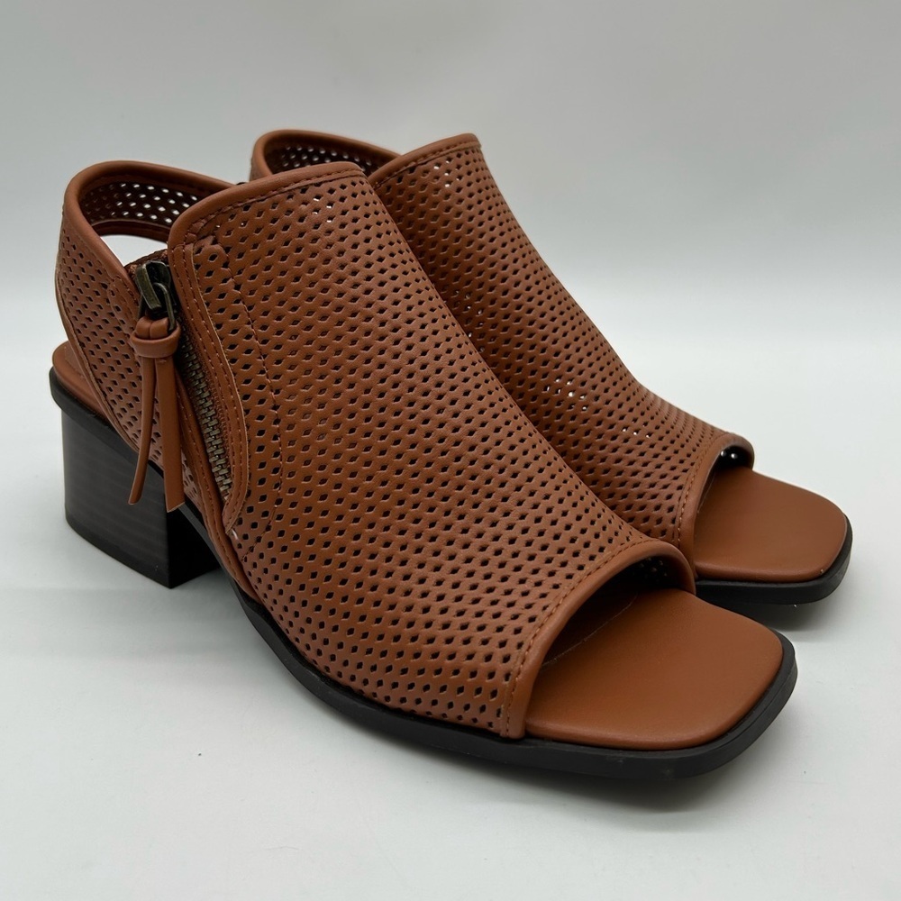 Frye & Co Oasys Cognac Perforated Block Heel Sandals Open Toe Size 7 New In Box - Picture 4 of 12